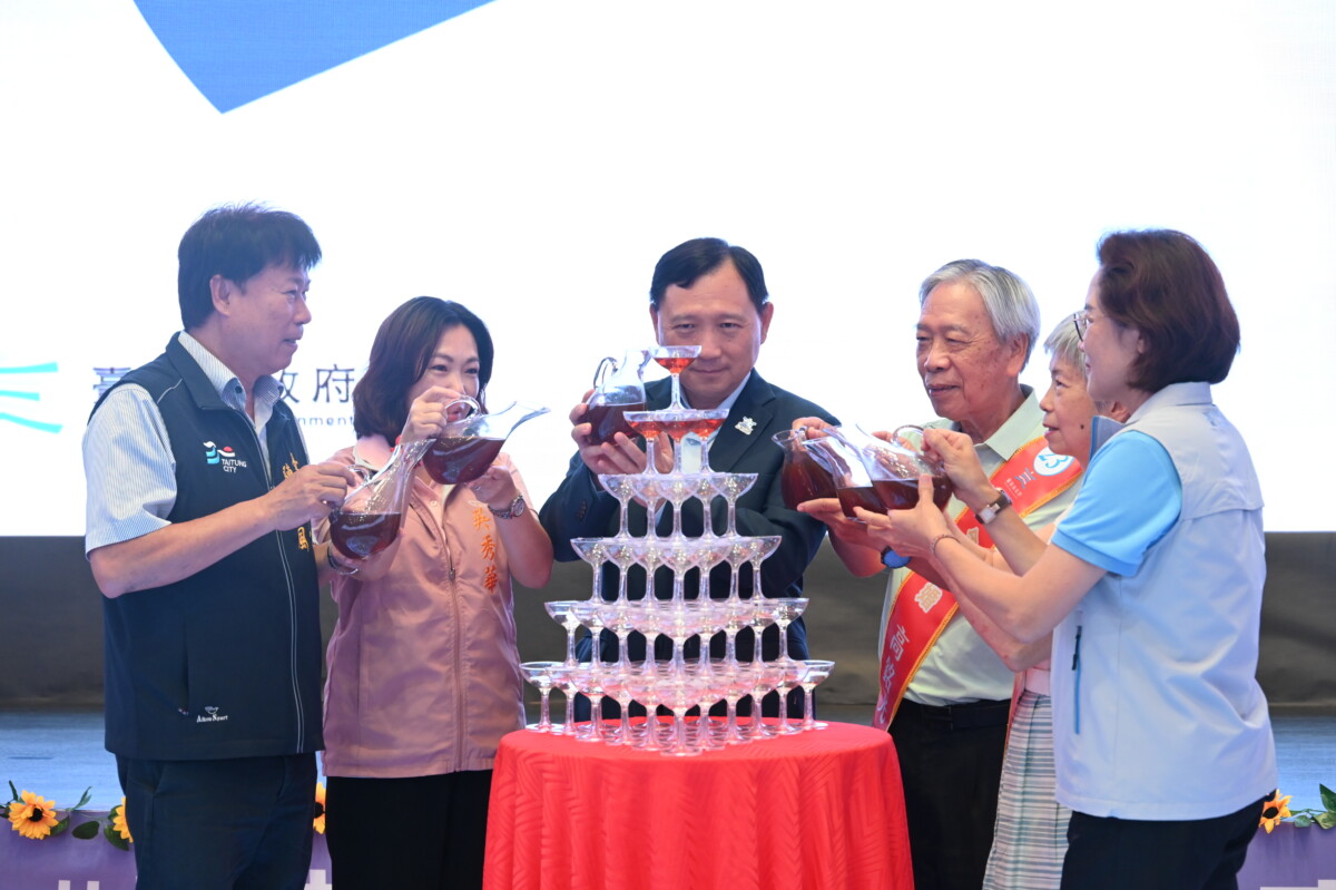 攜手半世紀真情不變 臺東縣表揚50對金鑽石婚夫妻 見證幸福人生 祝長輩恩愛久久 攜手半世紀真情不變 臺東縣表揚50對金鑽石婚夫妻 見證幸福人生 祝長輩恩愛久久