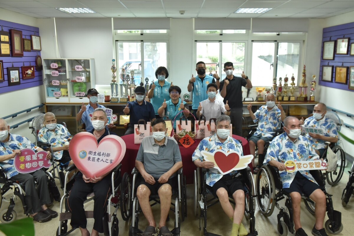端午前夕關懷長者 魏嘉彥至東老及獨老致贈端午禮盒 端午前夕關懷長者 魏嘉彥至東老及獨老致贈端午禮盒