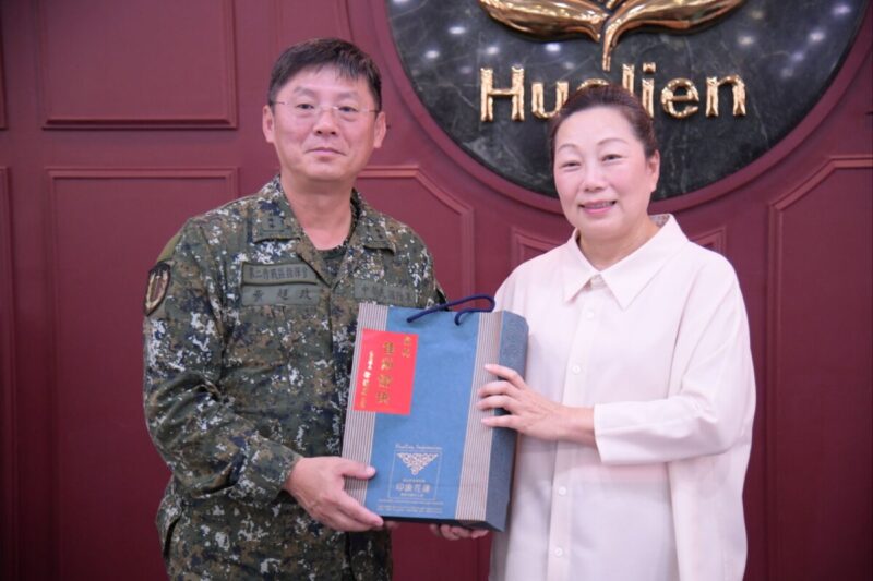 端節前夕軍民情深！花防部指揮官黃中將率員拜會花蓮縣政府 縣長徐榛蔚親薦暑期亮點邀官兵共賞山海