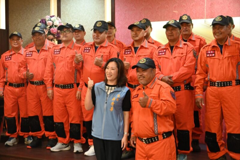 臺東「原民特搜隊」正式成軍！饒慶鈴縣長親授旗打造原鄉最強守護神