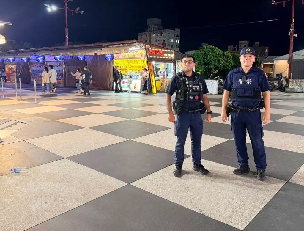 花蓮夜市驚傳持刀揮舞!警方迅速追捕逮人 起獲刀械強化夜間巡邏 花蓮夜市驚傳持刀揮舞!警方迅速追捕逮人 起獲刀械強化夜間巡邏